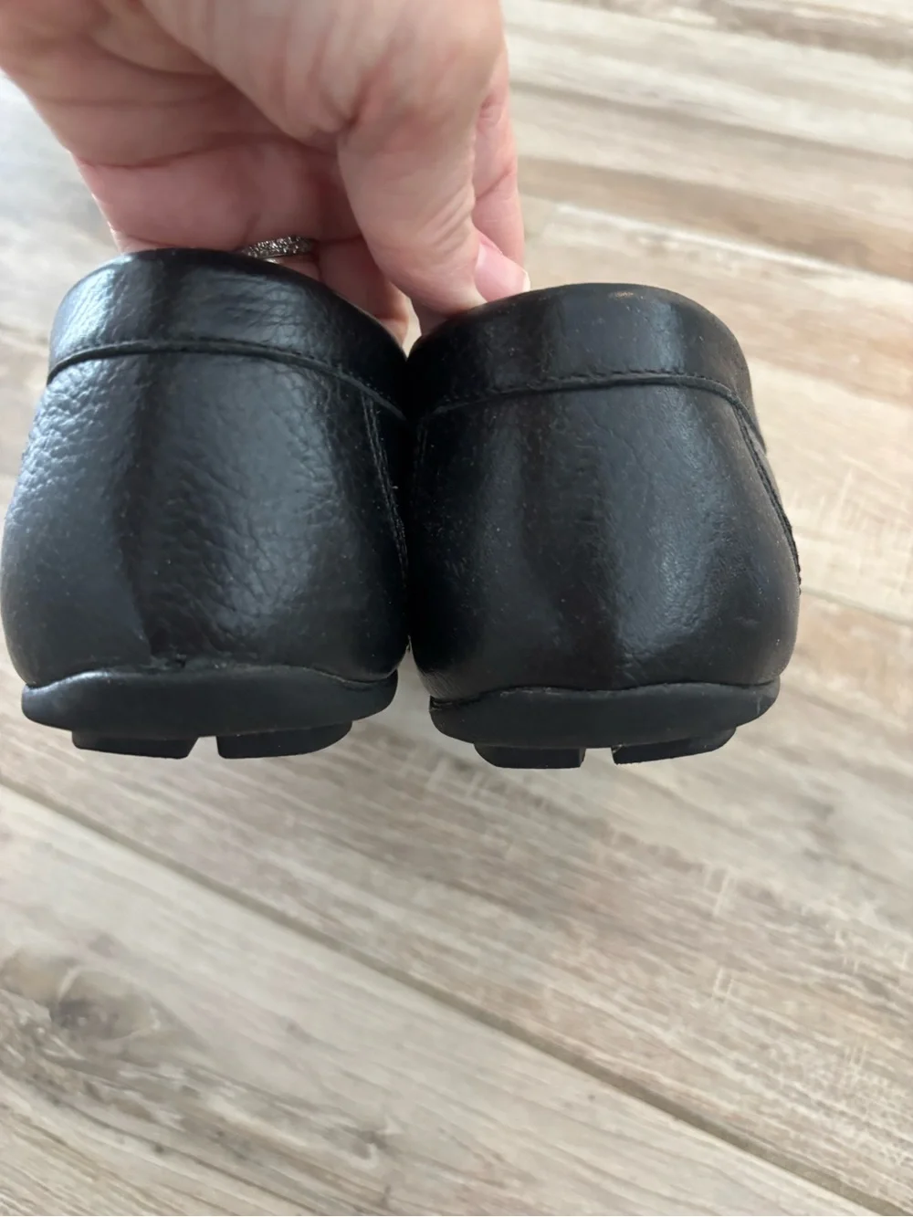 Classic Men’s Black Leather Slip-On Loafers size 9